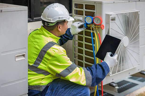 Professional Hvac technician working in Lacon, IL